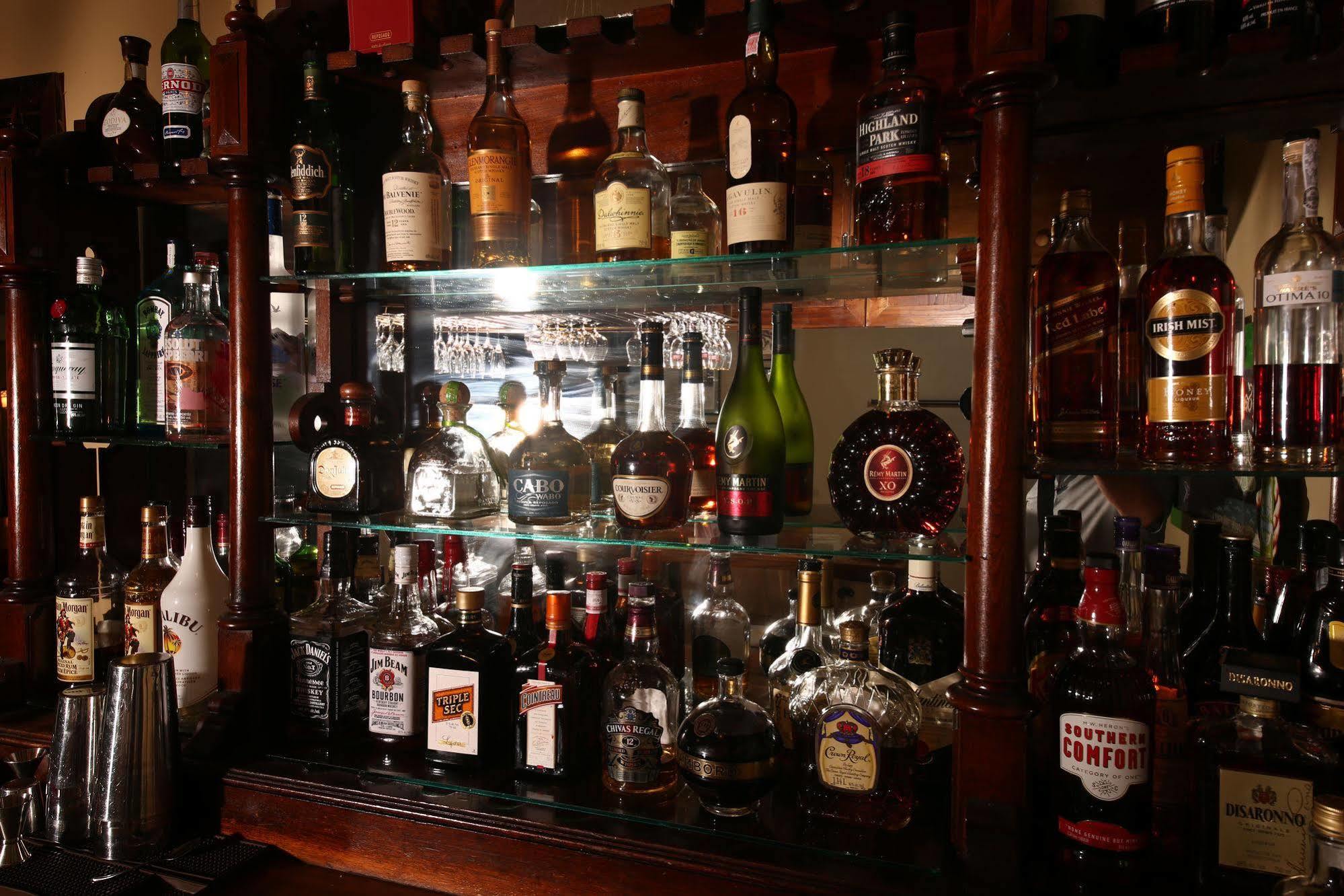 Sir Sam'S Inn & Spa (Adults Only) هاليبرتون المظهر الخارجي الصورة